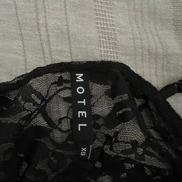 Motel asymmetrical mesh top - Picture 2 of 2